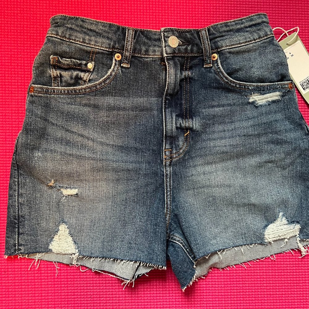NEW H&M mom shorts, high waist